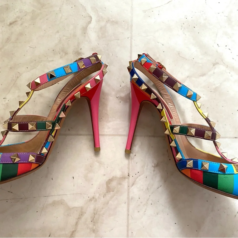 $1195 Valentino Garavani 1973 Rockstud Rainbow Chevron Pointed Toe Pumps Heels 6